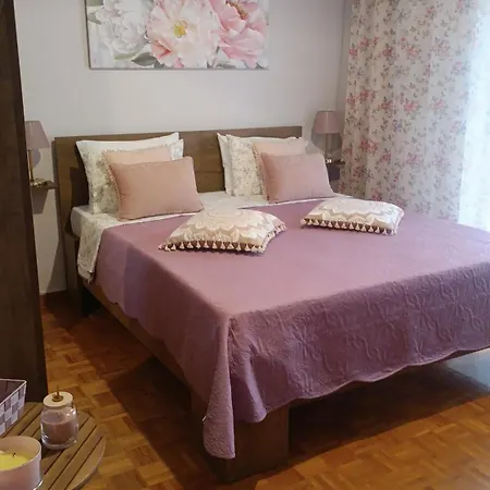 Mama΄s Apartment *